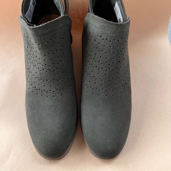 Toms Green Suede Ankle Booties Size 8 - Picture 3 of 9